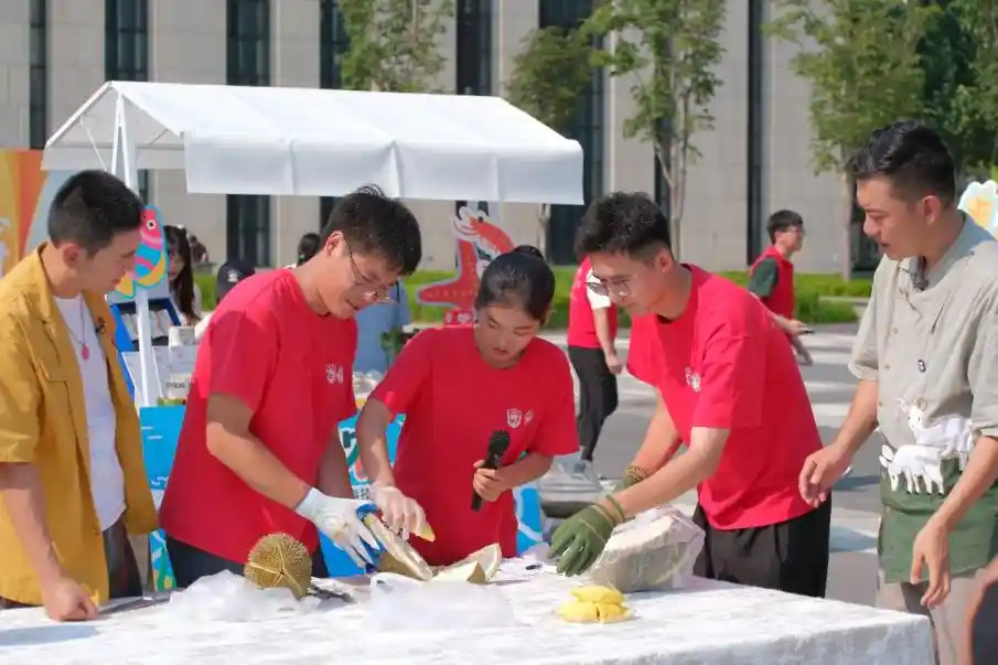 破茧·启航：一场颠覆传统的经济科技毕业盛典