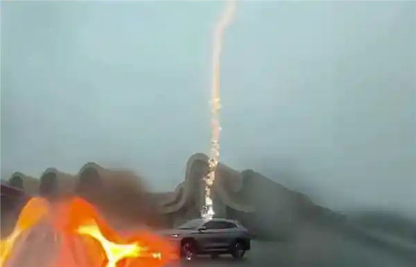 比亚迪雨天遭雷击：双次惊魂事件引爆热议