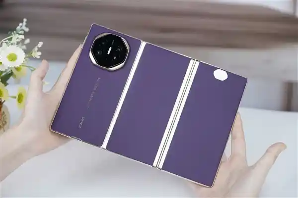 华为Mate XTs非凡大师维修价曝光：换屏近5000元，主板起价超7400元！