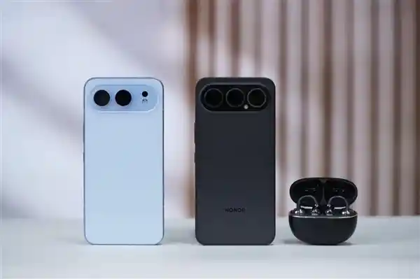 荣耀×泡泡玛特王炸联名！行业首部可玩手机荣耀500系列正式官宣