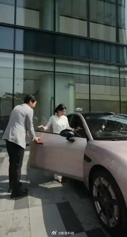 雷军亲启新车门！新一代SU7首批车主获诚意礼遇